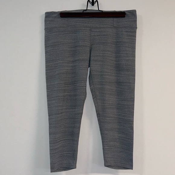 EUC Tuff Athletics Cropped Grey Leggings - Picture 1 of 9